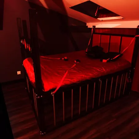 Red Palace Bdsm Apartmán *