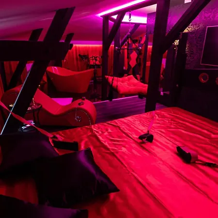 Red Palace Bdsm *